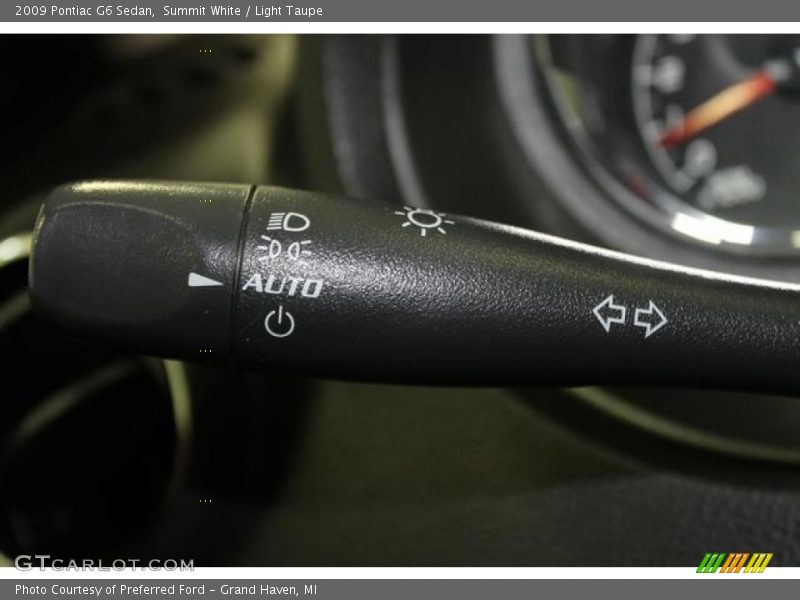 Summit White / Light Taupe 2009 Pontiac G6 Sedan
