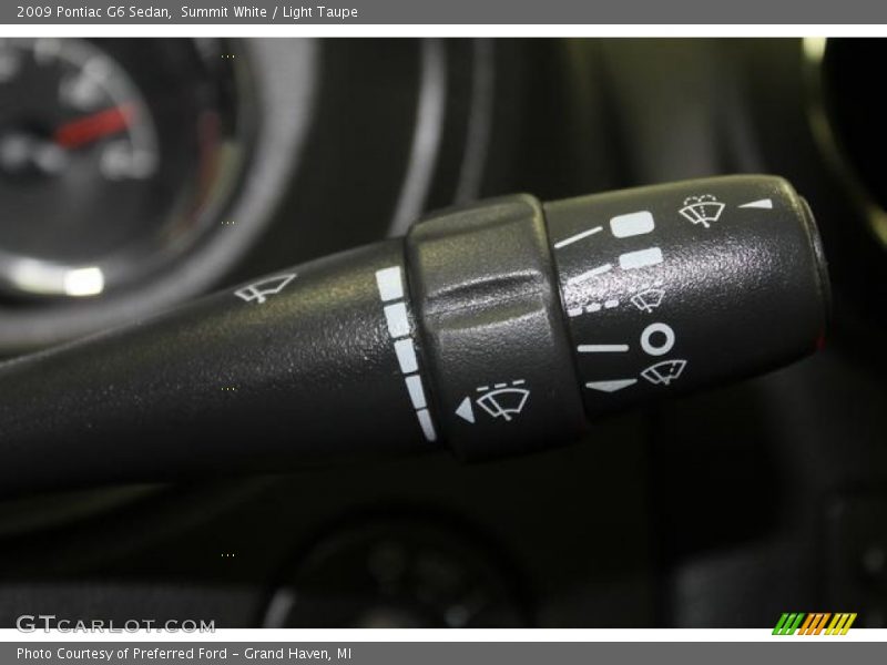 Summit White / Light Taupe 2009 Pontiac G6 Sedan