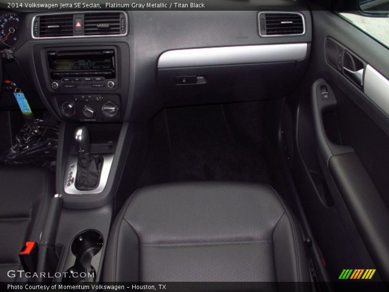Platinum Gray Metallic / Titan Black 2014 Volkswagen Jetta SE Sedan