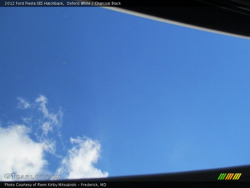 Oxford White / Charcoal Black 2012 Ford Fiesta SES Hatchback