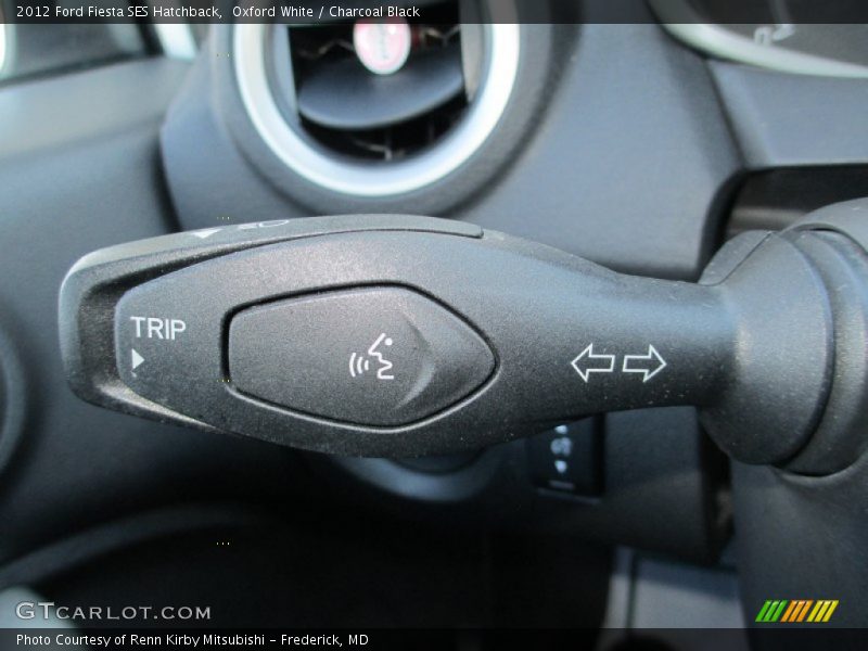 Oxford White / Charcoal Black 2012 Ford Fiesta SES Hatchback