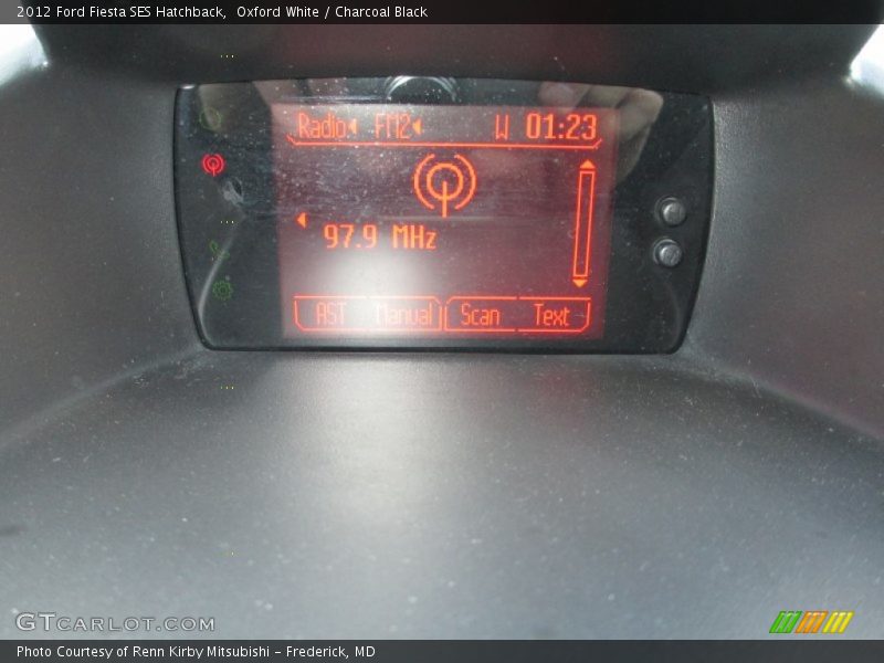 Oxford White / Charcoal Black 2012 Ford Fiesta SES Hatchback