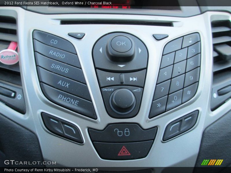 Oxford White / Charcoal Black 2012 Ford Fiesta SES Hatchback