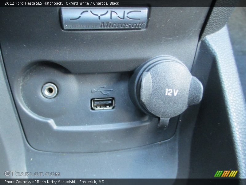 Oxford White / Charcoal Black 2012 Ford Fiesta SES Hatchback