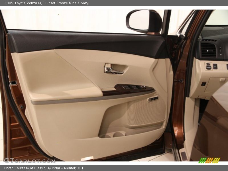 Sunset Bronze Mica / Ivory 2009 Toyota Venza I4