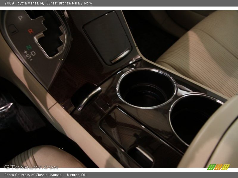 Sunset Bronze Mica / Ivory 2009 Toyota Venza I4