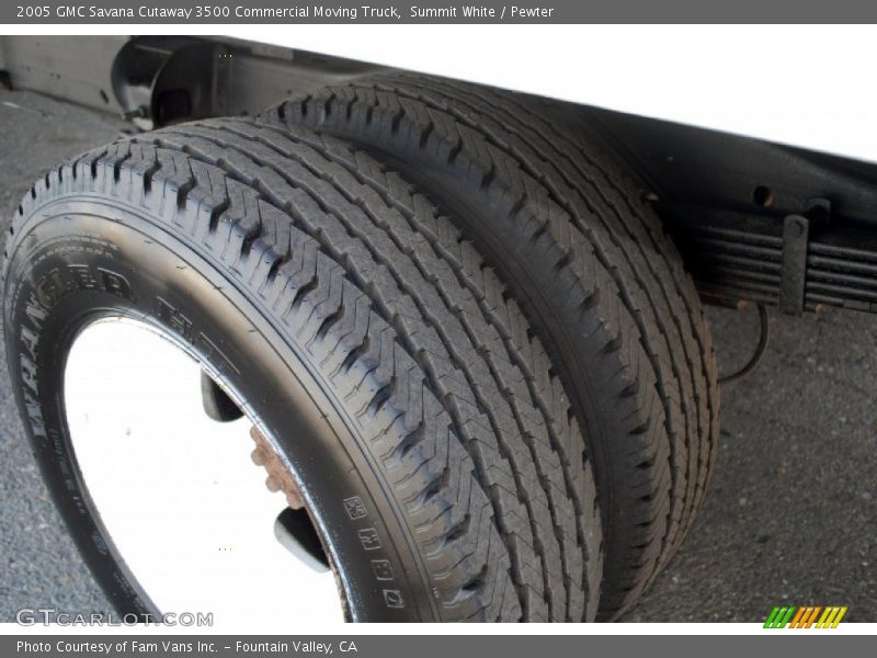 Summit White / Pewter 2005 GMC Savana Cutaway 3500 Commercial Moving Truck