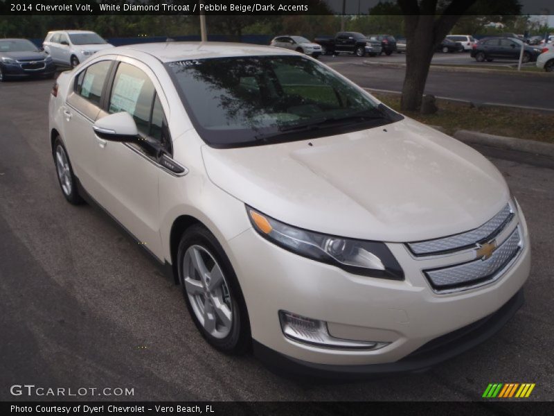 Front 3/4 View of 2014 Volt 