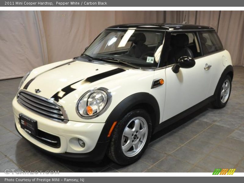 Pepper White / Carbon Black 2011 Mini Cooper Hardtop