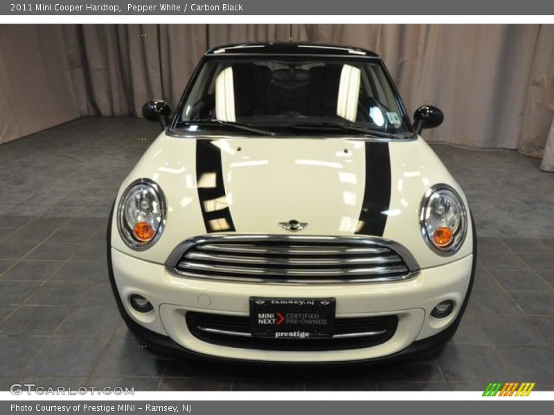 Pepper White / Carbon Black 2011 Mini Cooper Hardtop
