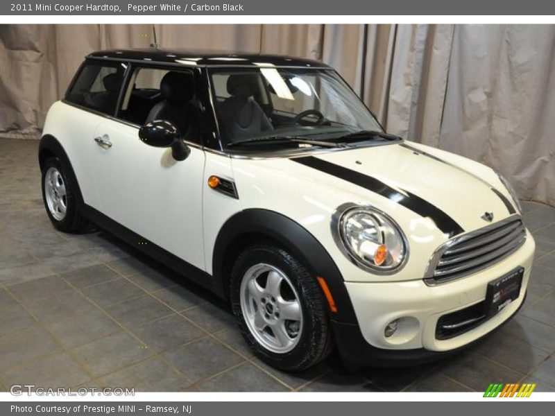Pepper White / Carbon Black 2011 Mini Cooper Hardtop