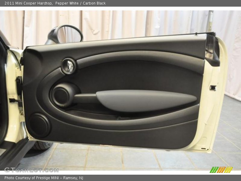 Pepper White / Carbon Black 2011 Mini Cooper Hardtop