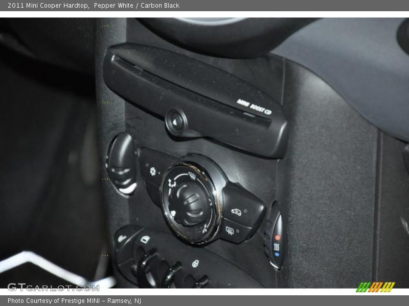 Pepper White / Carbon Black 2011 Mini Cooper Hardtop
