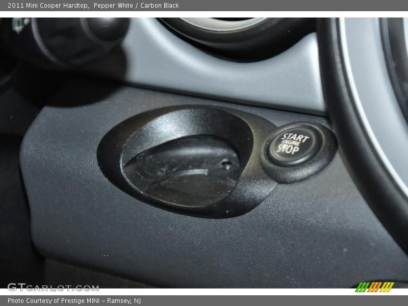 Pepper White / Carbon Black 2011 Mini Cooper Hardtop