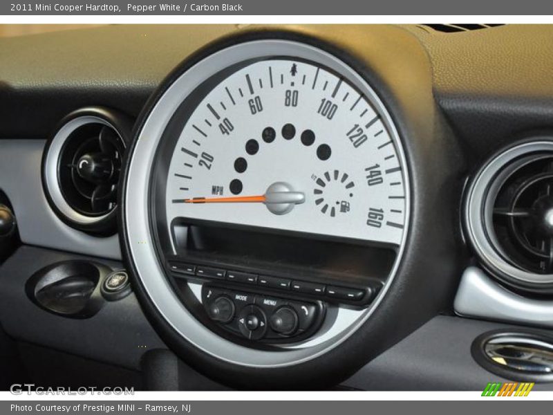 Pepper White / Carbon Black 2011 Mini Cooper Hardtop