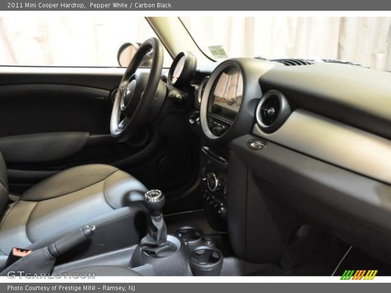 Pepper White / Carbon Black 2011 Mini Cooper Hardtop