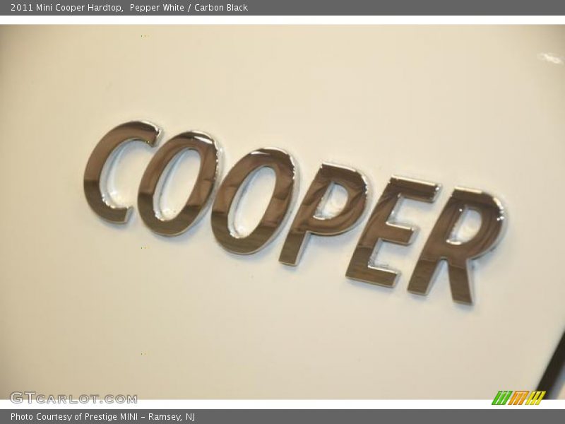 Pepper White / Carbon Black 2011 Mini Cooper Hardtop
