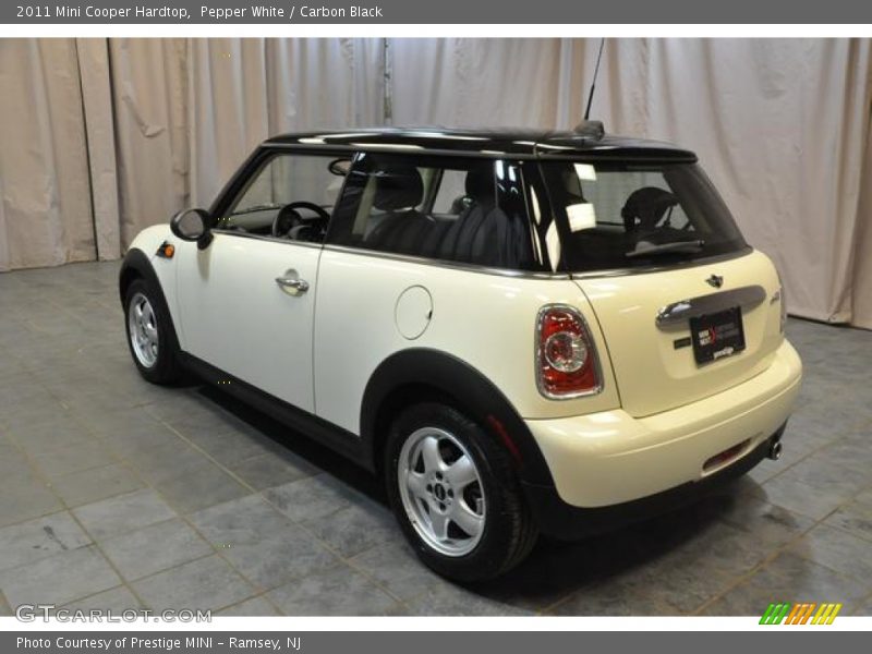 Pepper White / Carbon Black 2011 Mini Cooper Hardtop