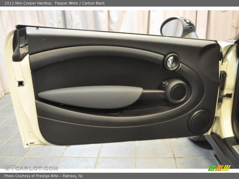 Pepper White / Carbon Black 2011 Mini Cooper Hardtop