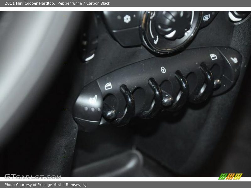 Pepper White / Carbon Black 2011 Mini Cooper Hardtop