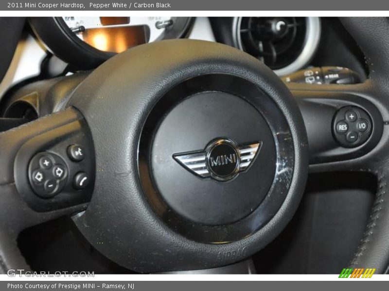 Pepper White / Carbon Black 2011 Mini Cooper Hardtop