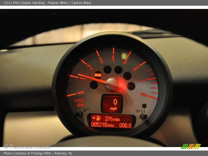 Pepper White / Carbon Black 2011 Mini Cooper Hardtop