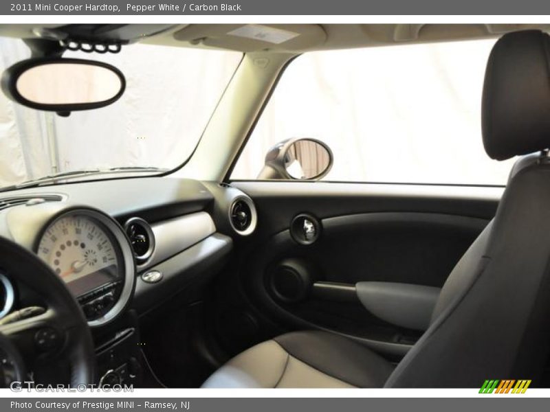 Pepper White / Carbon Black 2011 Mini Cooper Hardtop