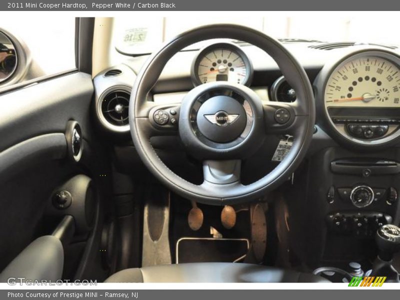 Pepper White / Carbon Black 2011 Mini Cooper Hardtop