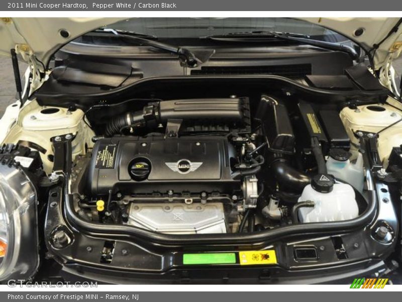 Pepper White / Carbon Black 2011 Mini Cooper Hardtop