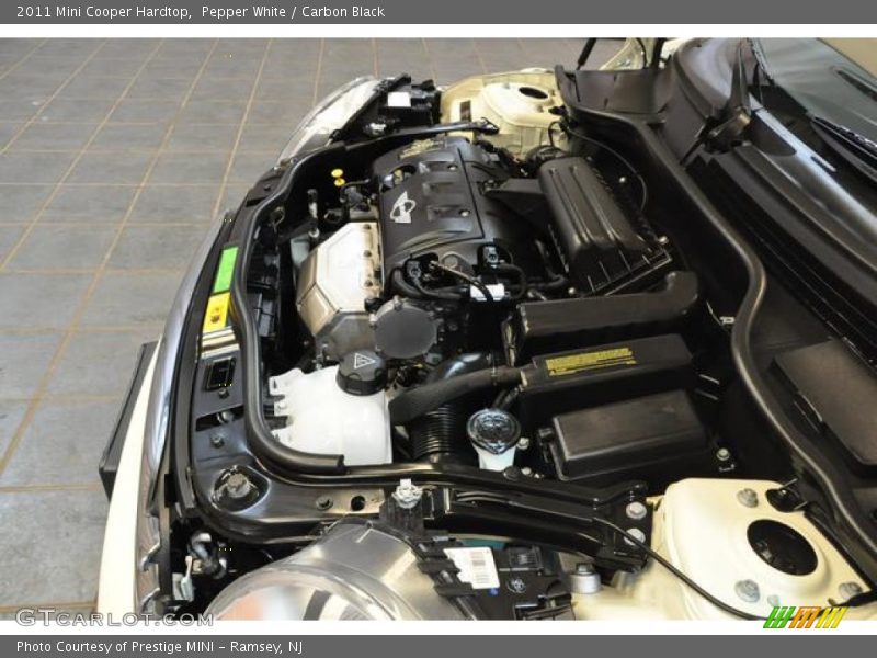 Pepper White / Carbon Black 2011 Mini Cooper Hardtop