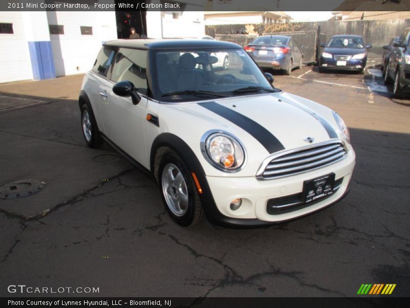 Pepper White / Carbon Black 2011 Mini Cooper Hardtop