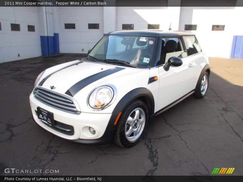 Pepper White / Carbon Black 2011 Mini Cooper Hardtop