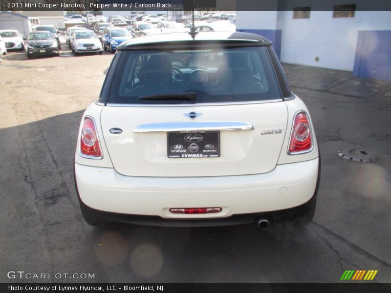 Pepper White / Carbon Black 2011 Mini Cooper Hardtop