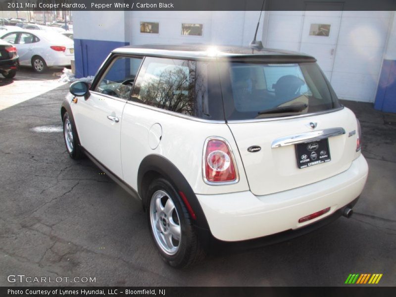 Pepper White / Carbon Black 2011 Mini Cooper Hardtop