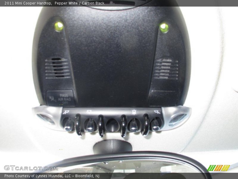 Pepper White / Carbon Black 2011 Mini Cooper Hardtop