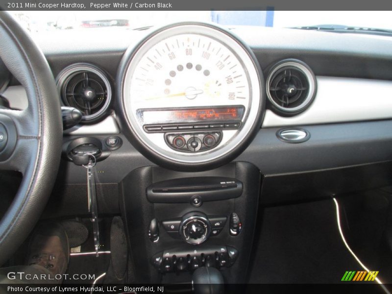 Pepper White / Carbon Black 2011 Mini Cooper Hardtop