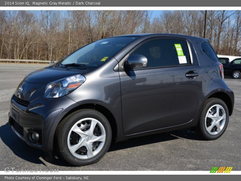 Front 3/4 View of 2014 iQ 