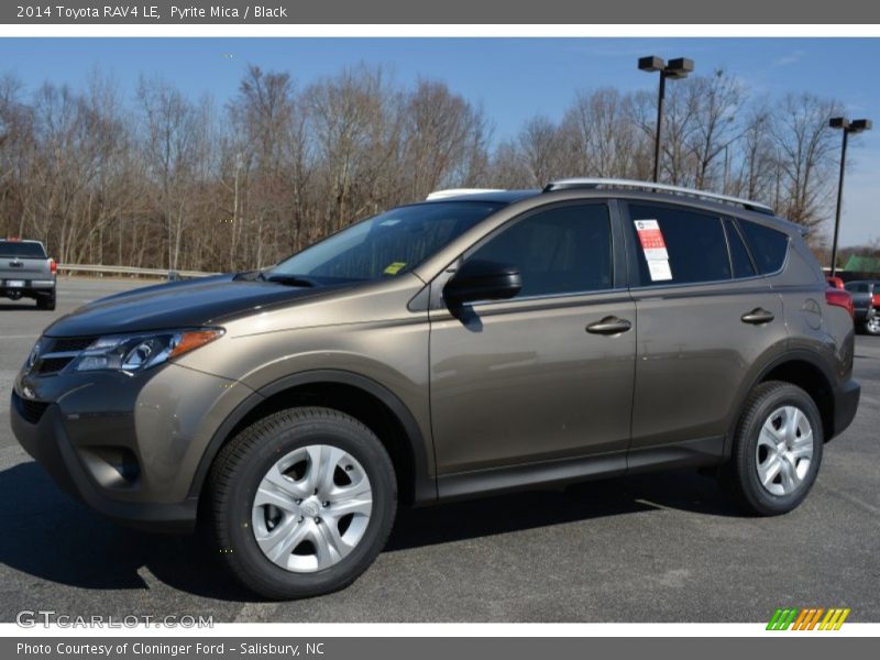 Front 3/4 View of 2014 RAV4 LE