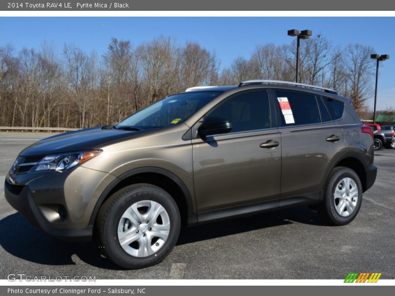 Front 3/4 View of 2014 RAV4 LE