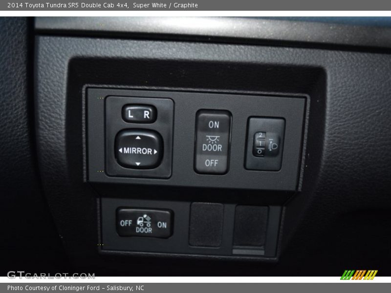 Super White / Graphite 2014 Toyota Tundra SR5 Double Cab 4x4