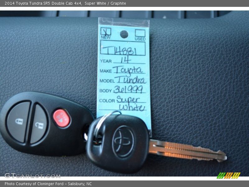 Super White / Graphite 2014 Toyota Tundra SR5 Double Cab 4x4