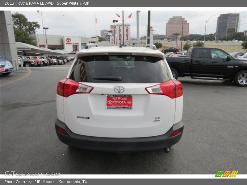 Super White / Ash 2013 Toyota RAV4 LE AWD