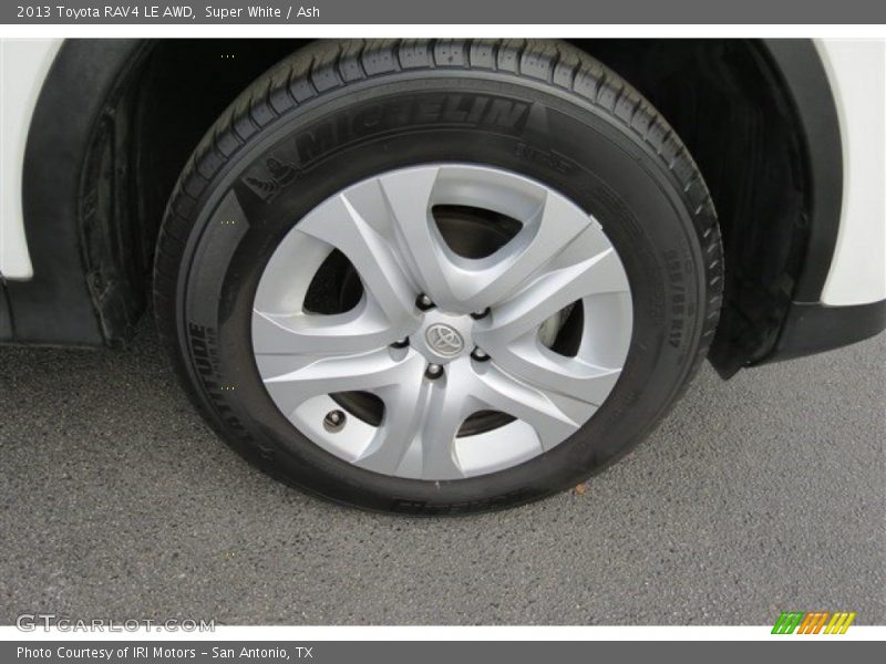 Super White / Ash 2013 Toyota RAV4 LE AWD