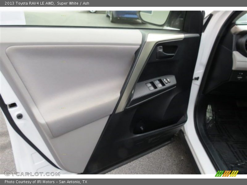 Super White / Ash 2013 Toyota RAV4 LE AWD