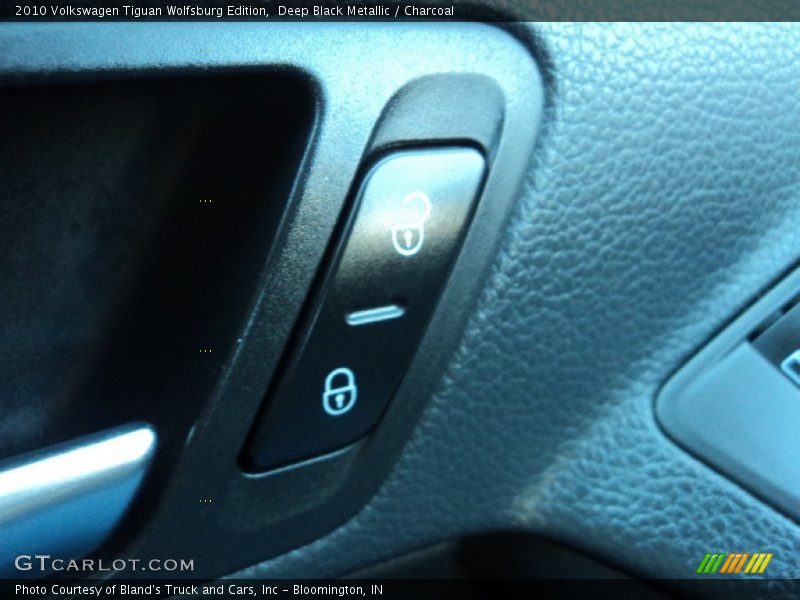 Deep Black Metallic / Charcoal 2010 Volkswagen Tiguan Wolfsburg Edition