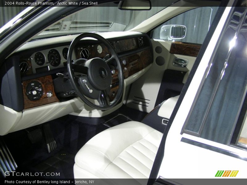 Arctic White / Sea Shell 2004 Rolls-Royce Phantom