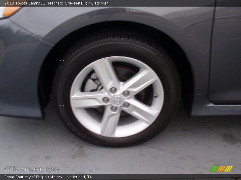 Magnetic Gray Metallic / Black/Ash 2013 Toyota Camry SE