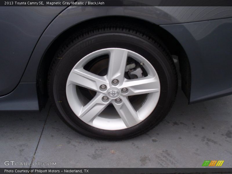 Magnetic Gray Metallic / Black/Ash 2013 Toyota Camry SE