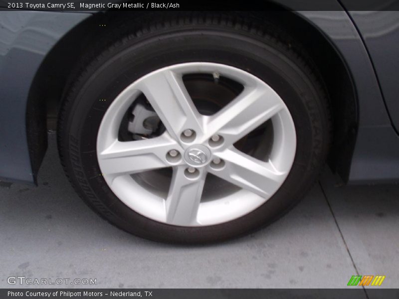 Magnetic Gray Metallic / Black/Ash 2013 Toyota Camry SE