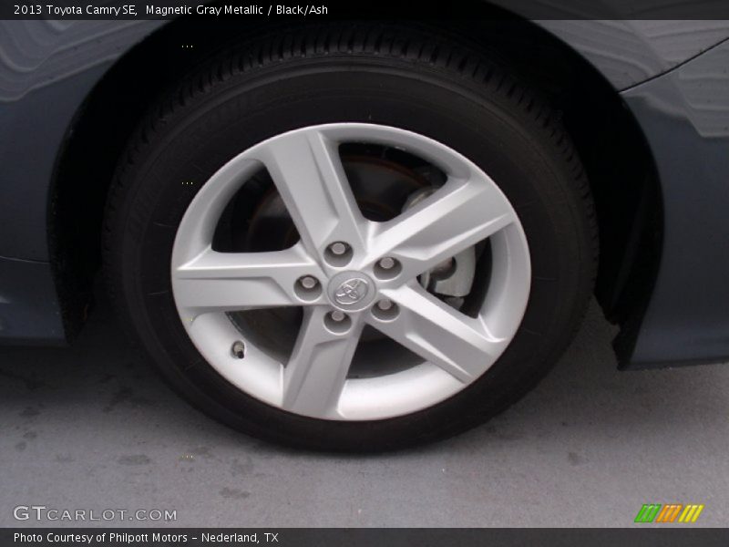 Magnetic Gray Metallic / Black/Ash 2013 Toyota Camry SE